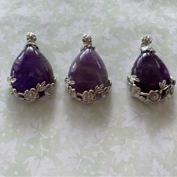 Natural Amethyst Gemstone Teardrop Floral Necklace - Picture 3 of 4